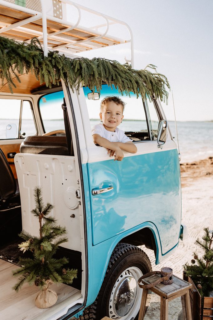 Christmas mini session setup with a decorated turquoise vintage blue bus on St. Pete Beach, Florida.